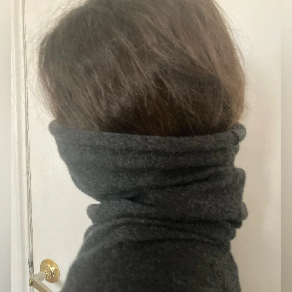 Cashmere long turtleneck sweater-dress. - Picture 5 of 8